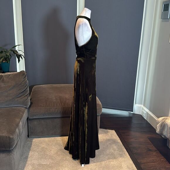 Women’s Halter Neck Full Length Velvet Sleeveless Formal Dress ZipBack Size 6 - Picture 4 of 12